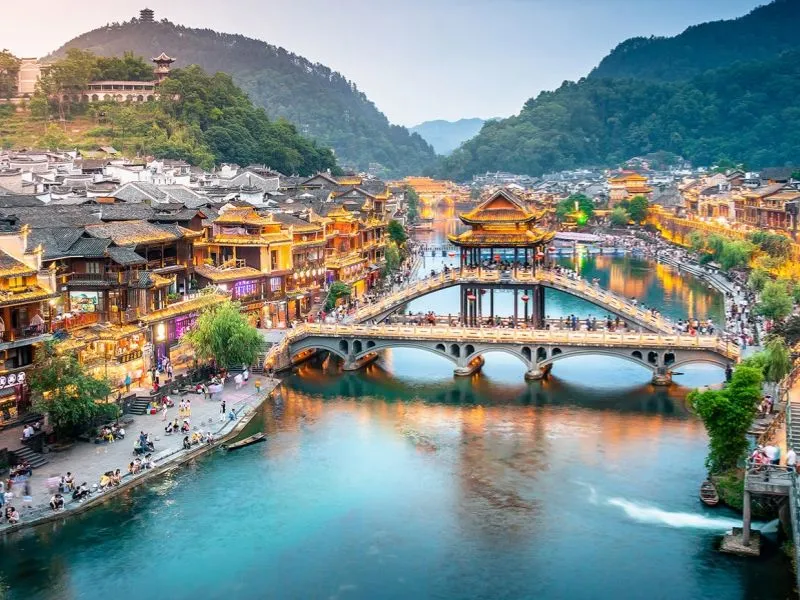 ÂN THI - TRƯƠNG GIA GIỚI – PHƯỢNG HOÀNG CỔ TRẤN 5N4Đ (Mã tour: NNHANTQPHCT-NN02)