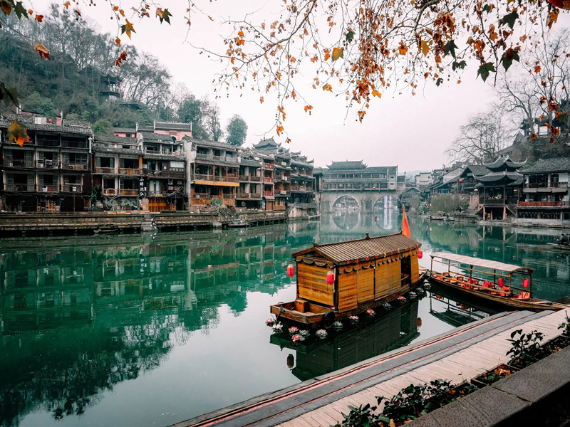 ÂN THI – TRƯƠNG GIA GIỚI – PHƯỢNG HOÀNG CỔ TRẤN 6N5Đ (Mã tour: NNHANTQPHCT-NN01)