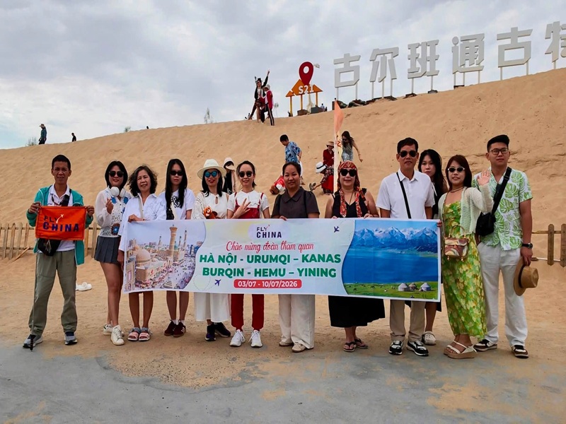 ĐẠI DIỆN DANH NAM TRAVEL KHẢO SÁT TUYẾN DU LỊCH TÂN CƯƠNG -TRUNG QUỐC