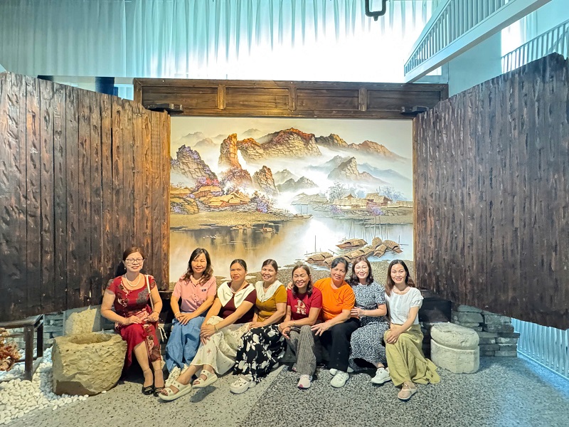 Hình ảnh đoàn đi Phượng Hoàng Cổ Trấn khởi hành ngày 09/07/2025