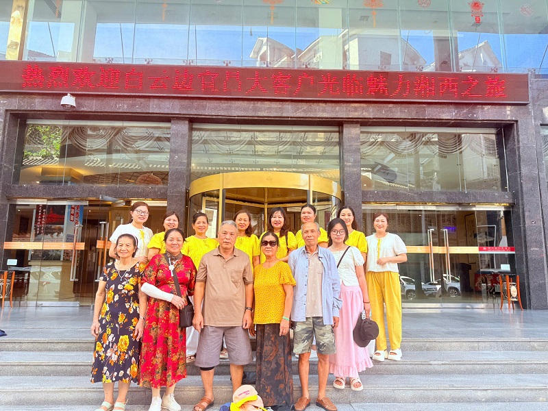 Hình ảnh đoàn đi Phượng Hoàng Cổ Trấn khởi hành ngày 09/07/2025